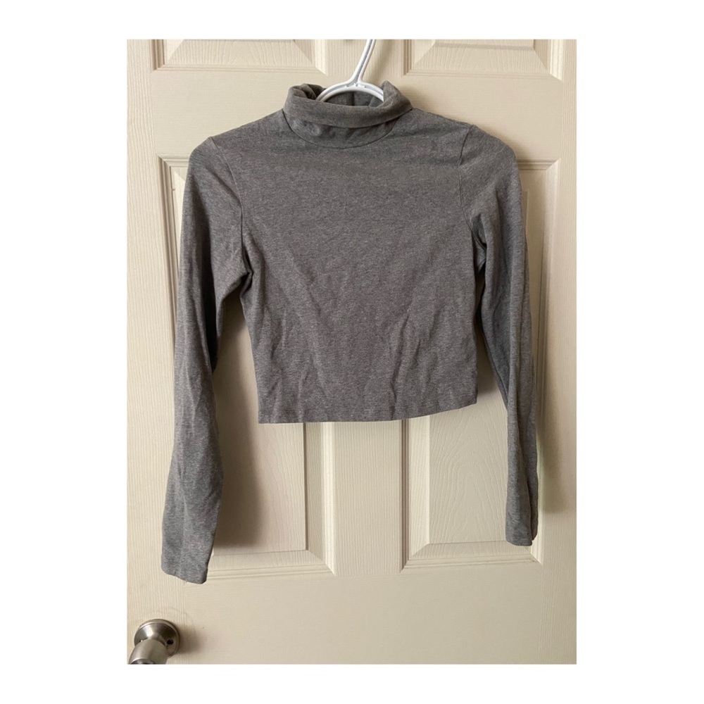 Forever 21 grey turtleneck cropped long sleeve